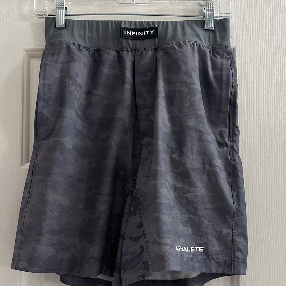 Alphalete Men's Gray Camo Athletic Shorts Gym Size Small Performance Casual
